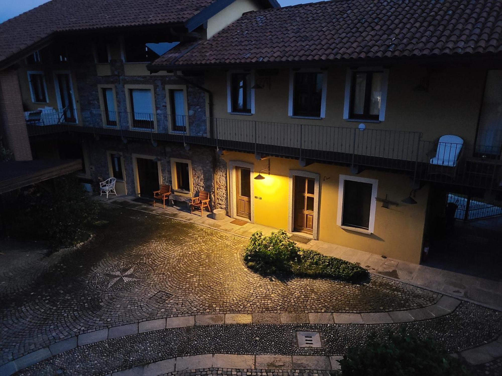 Robin'S Nest Hotell Paruzzaro Exteriör bild