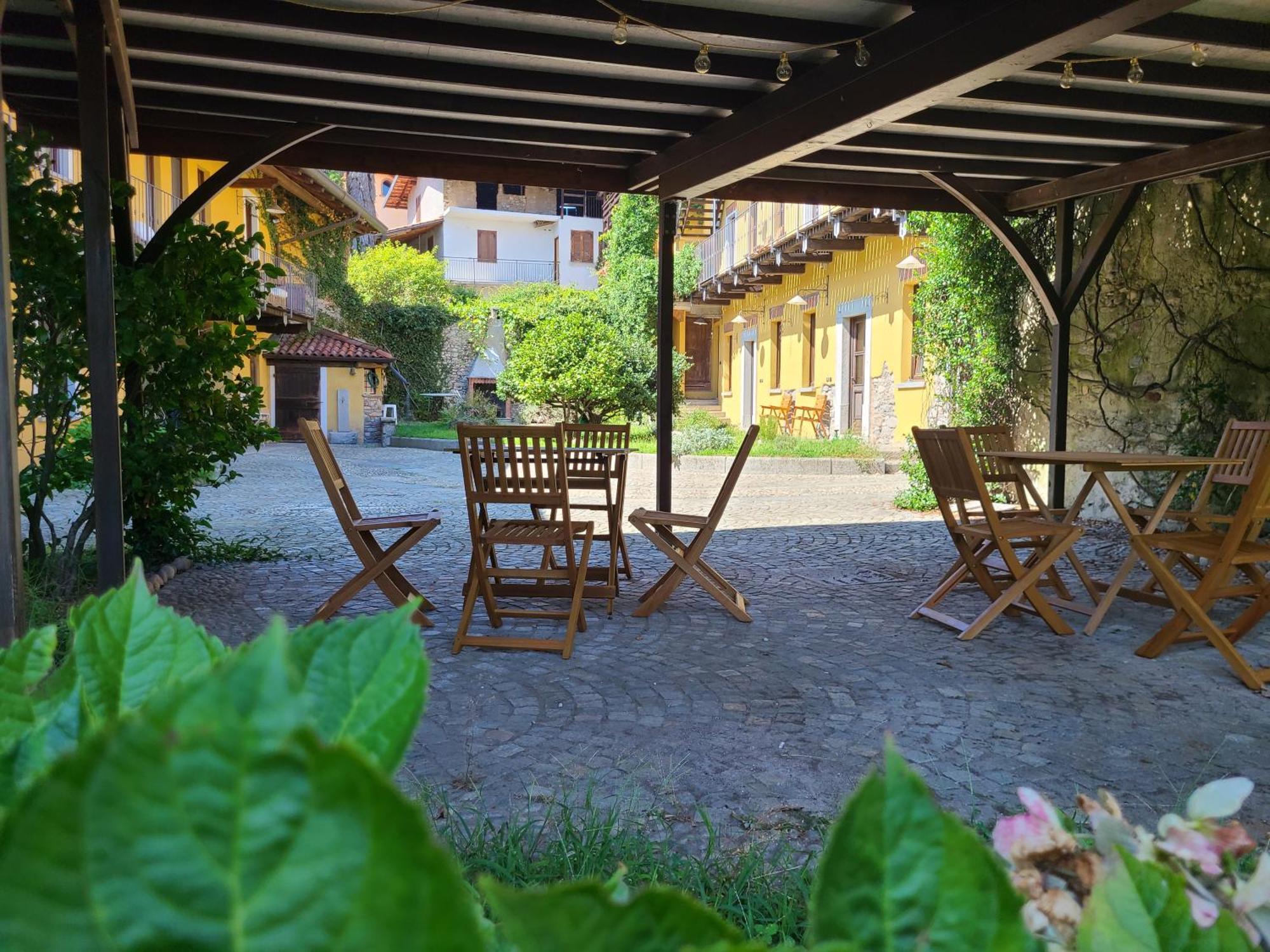 Robin'S Nest Hotell Paruzzaro Exteriör bild