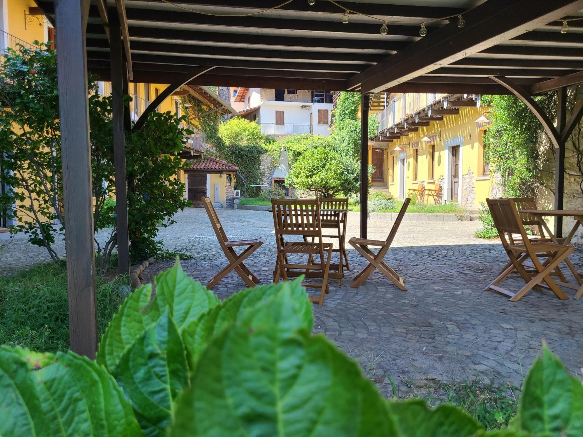 Robin'S Nest Hotell Paruzzaro Exteriör bild