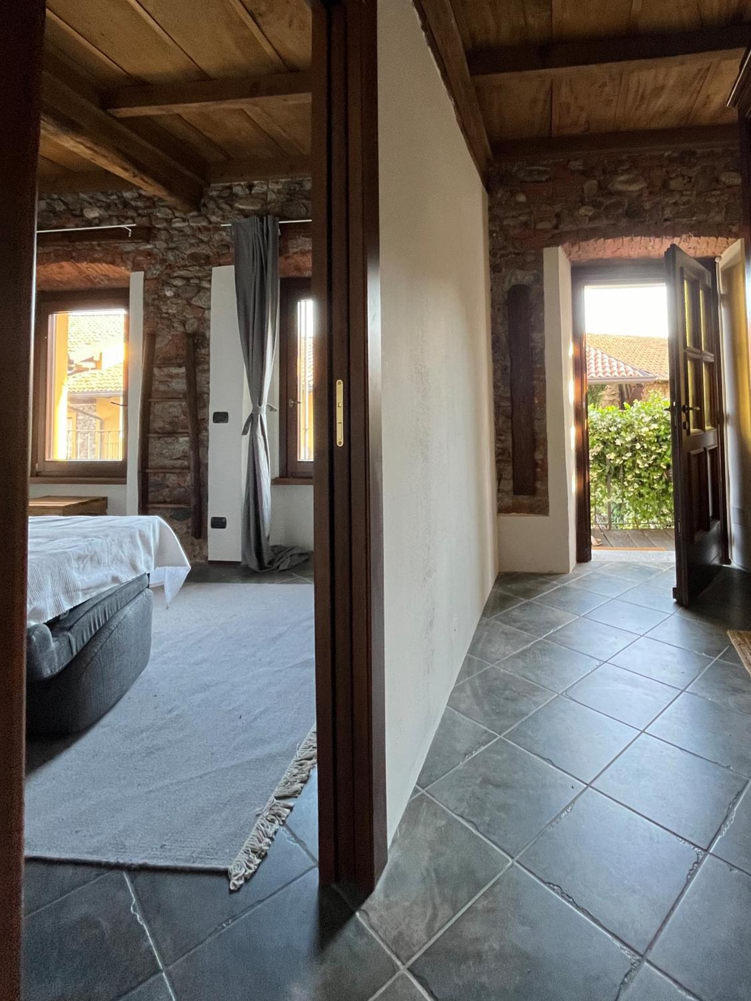 Robin'S Nest Hotell Paruzzaro Rum bild