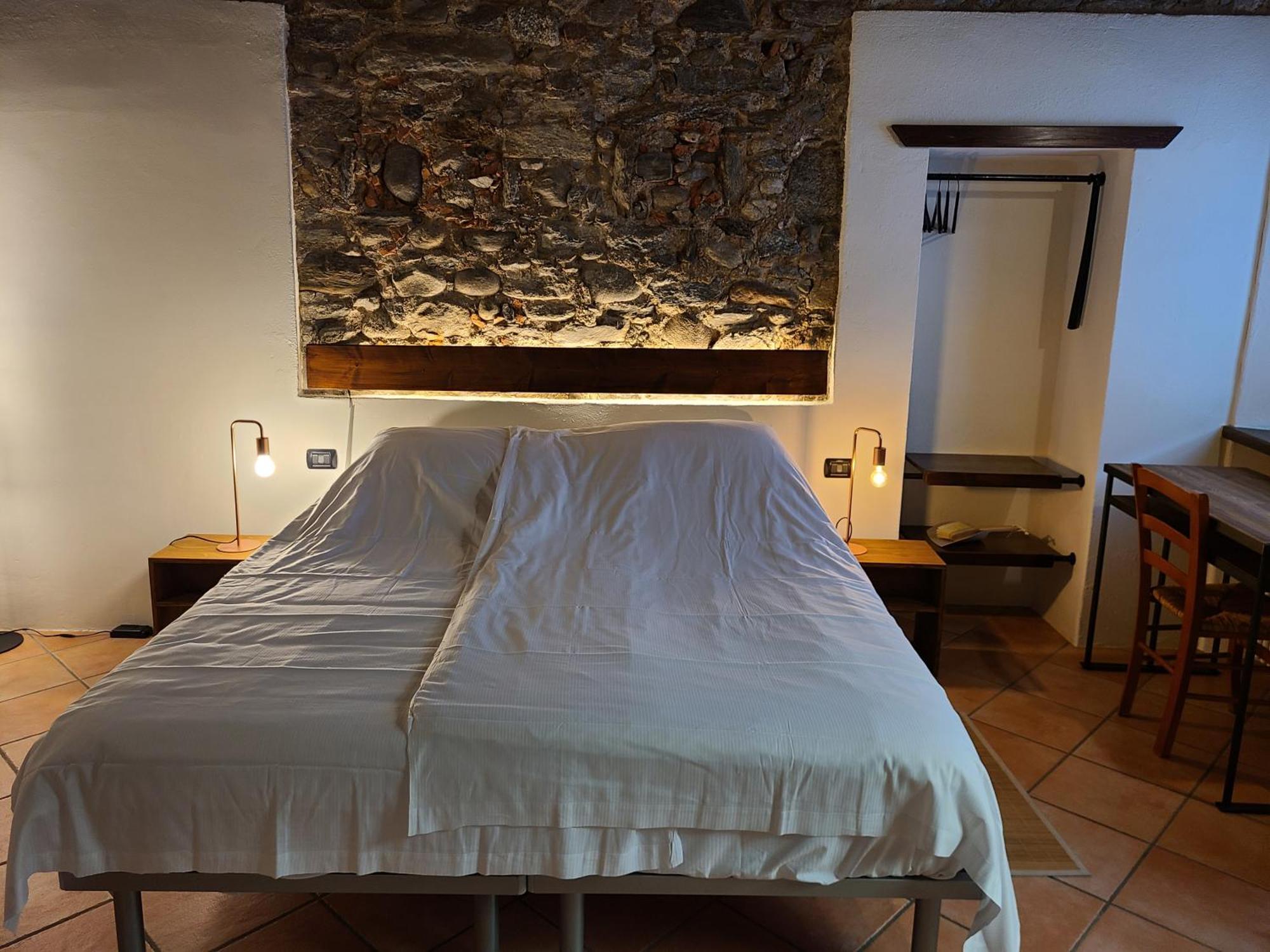 Robin'S Nest Hotell Paruzzaro Rum bild