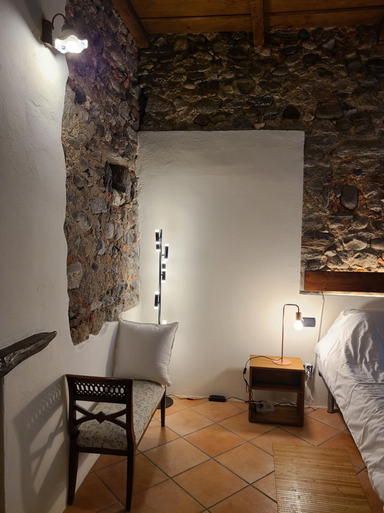 Robin'S Nest Hotell Paruzzaro Rum bild