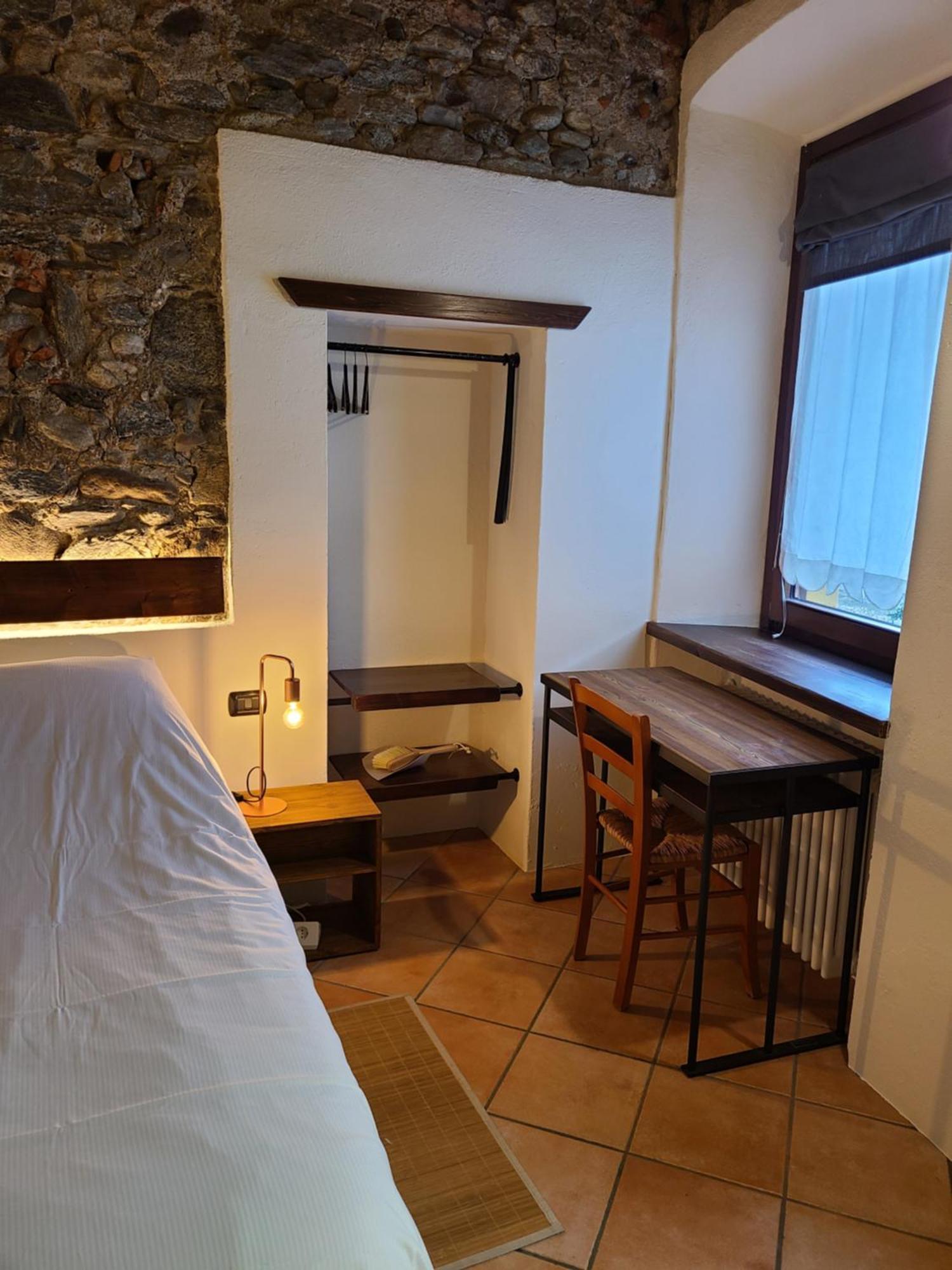 Robin'S Nest Hotell Paruzzaro Rum bild