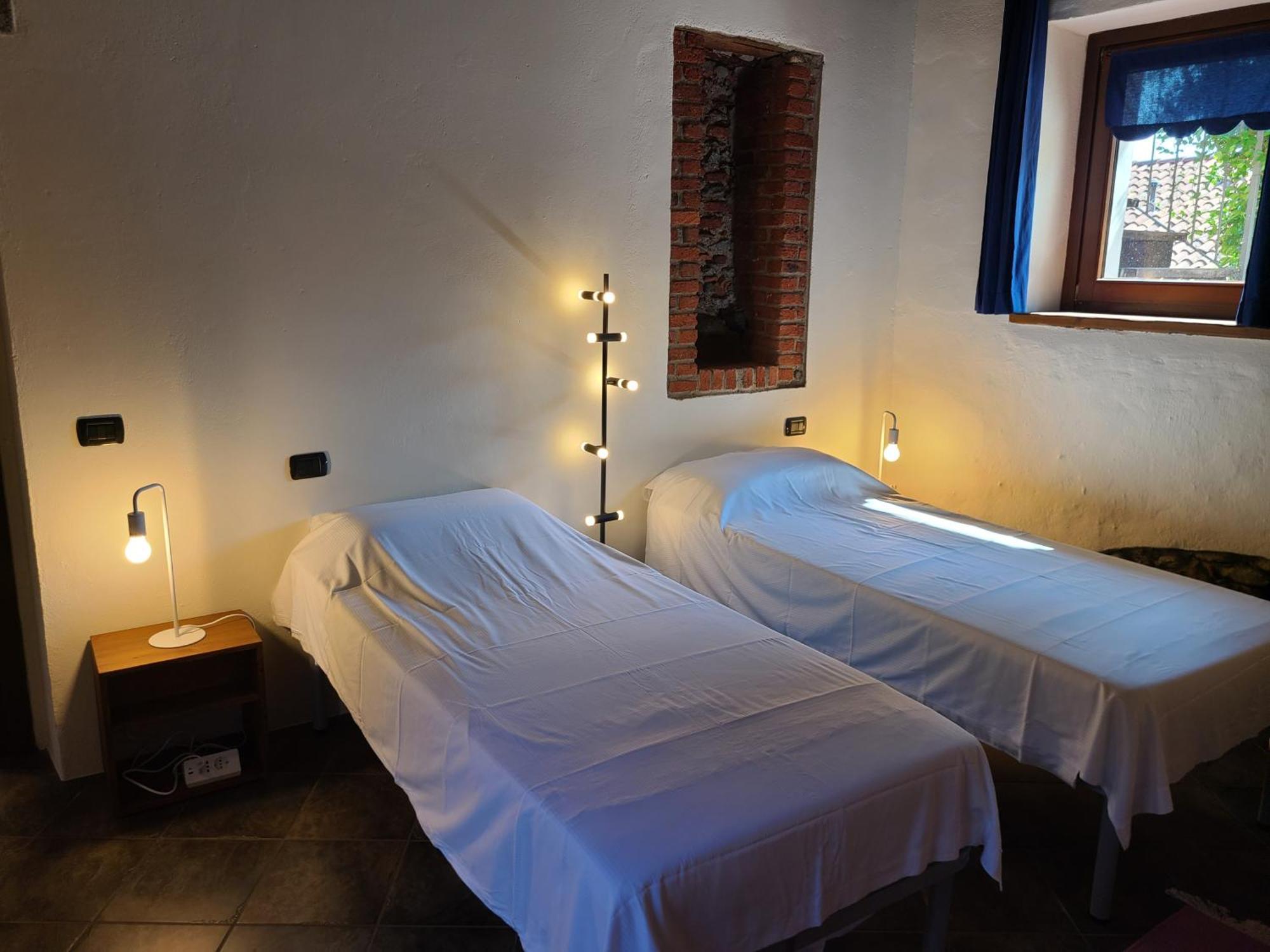 Robin'S Nest Hotell Paruzzaro Rum bild