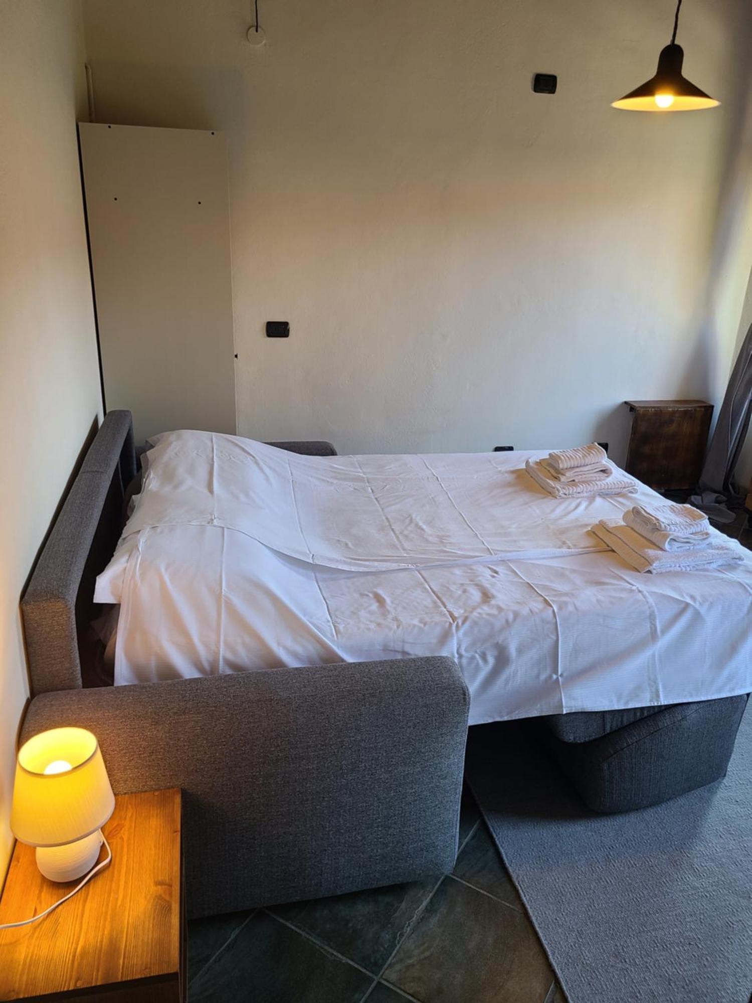 Robin'S Nest Hotell Paruzzaro Rum bild