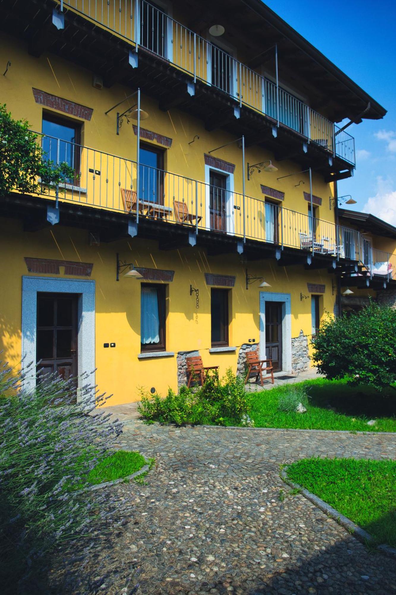 Robin'S Nest Hotell Paruzzaro Exteriör bild