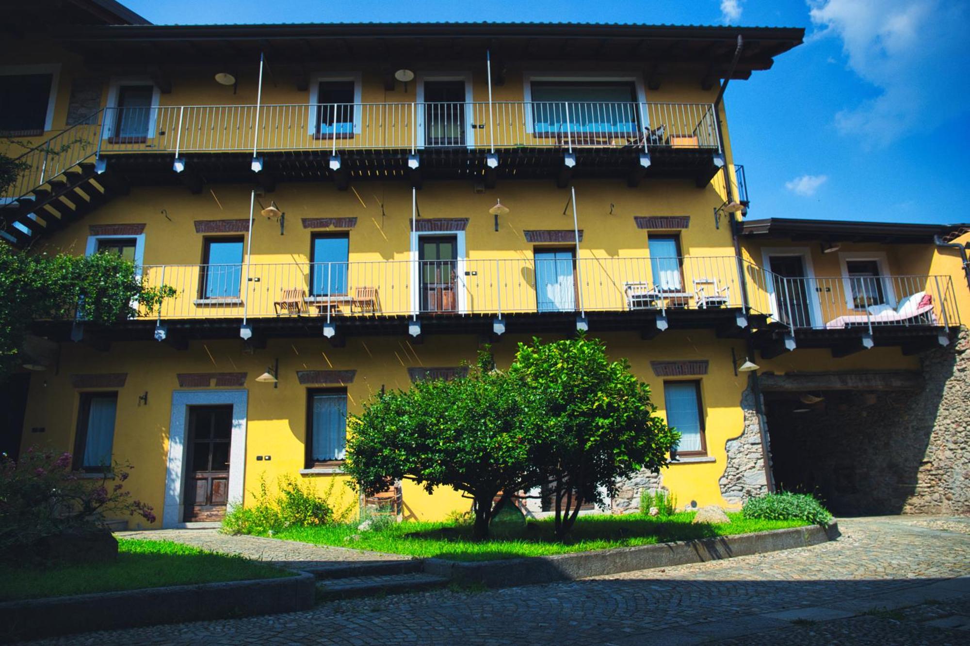 Robin'S Nest Hotell Paruzzaro Exteriör bild