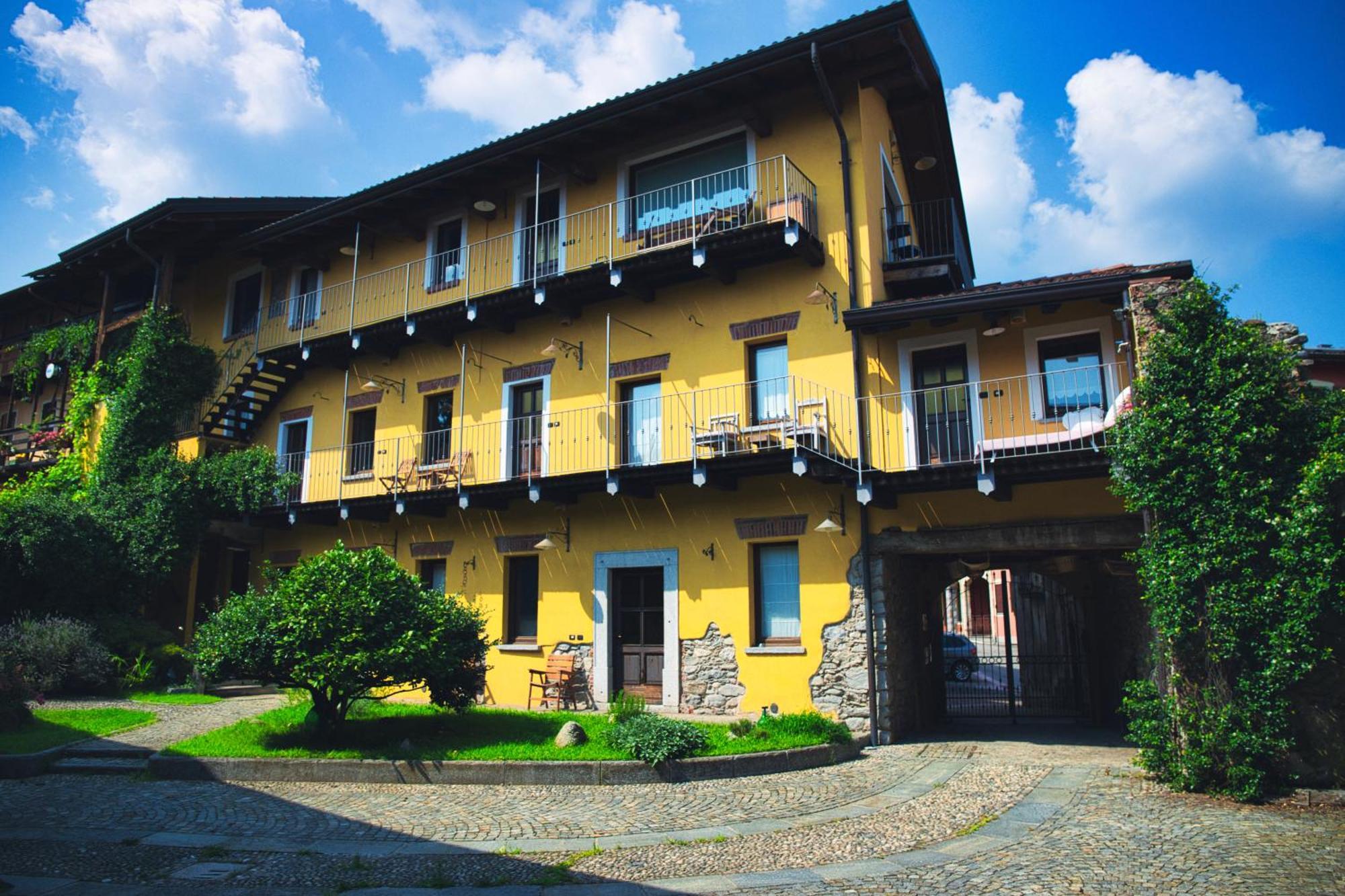 Robin'S Nest Hotell Paruzzaro Exteriör bild